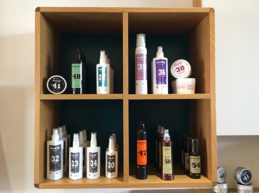 Esposizione di prodotti per capelli