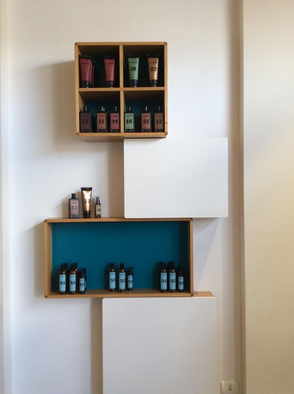 Esposizione di prodotti per capelli