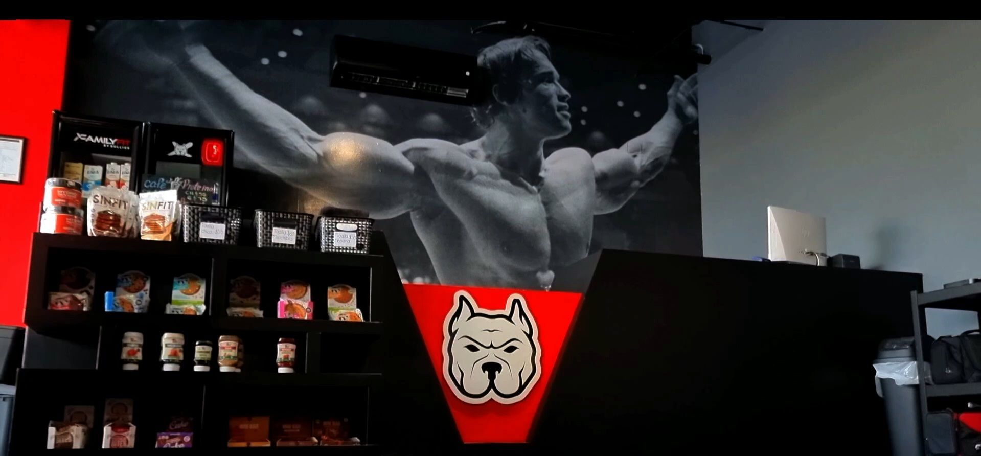Tienda de suplementos Bullies Nutrition ubicada en Family Fit By Bullies. EL gimnasio mas completo de Los Mochis, Sinaloa.