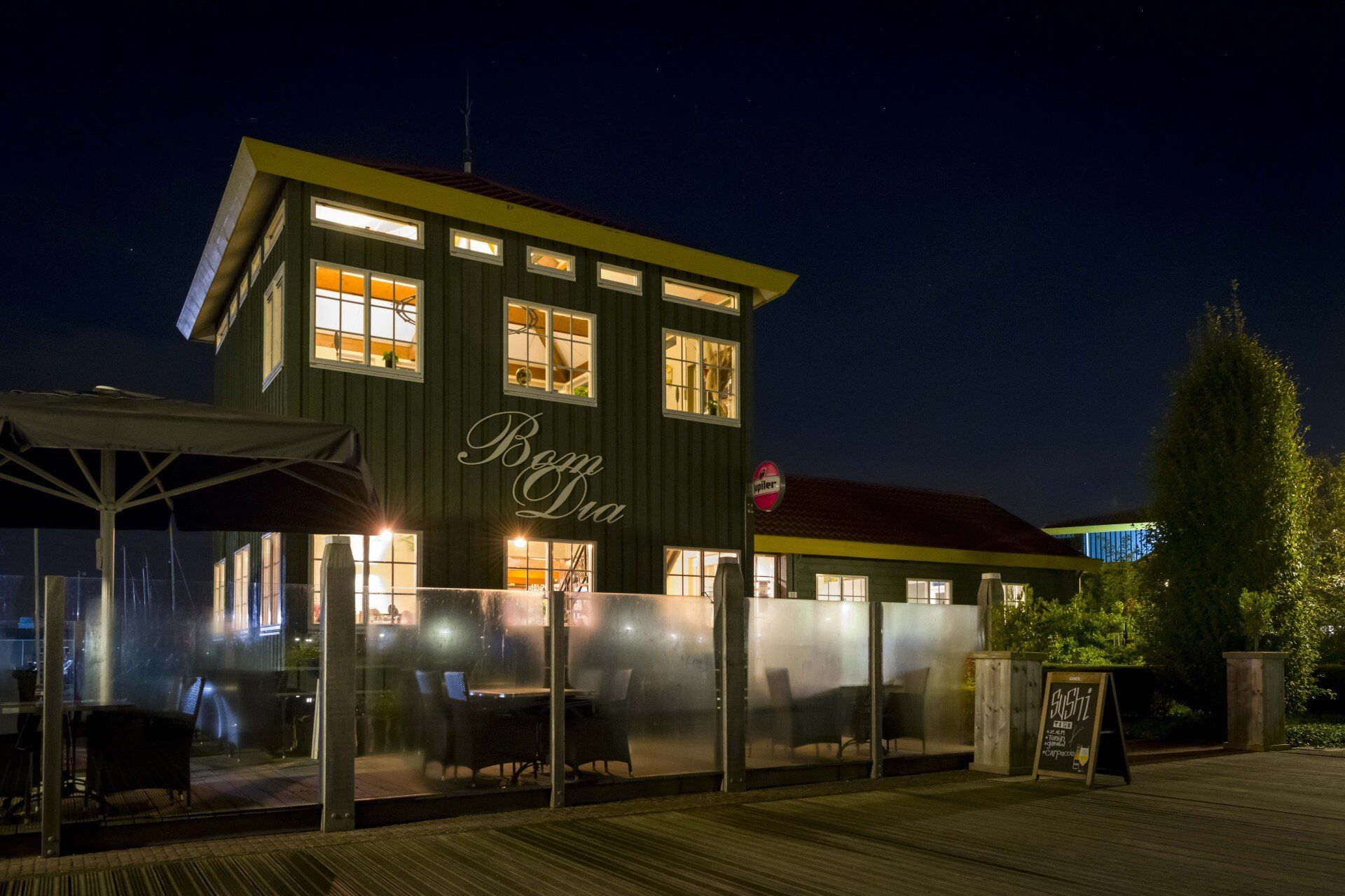 Restaurant BomDia avond- nachtfoto van het pand