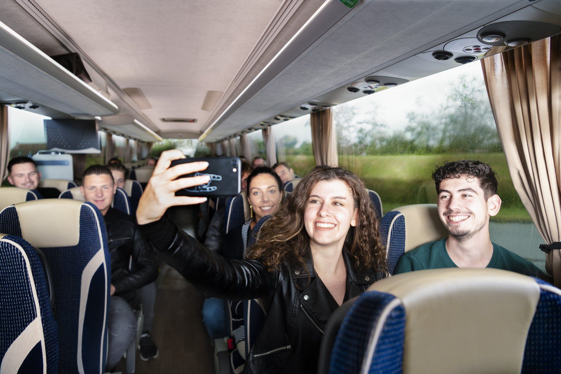 Foto voor de Baar touringcars