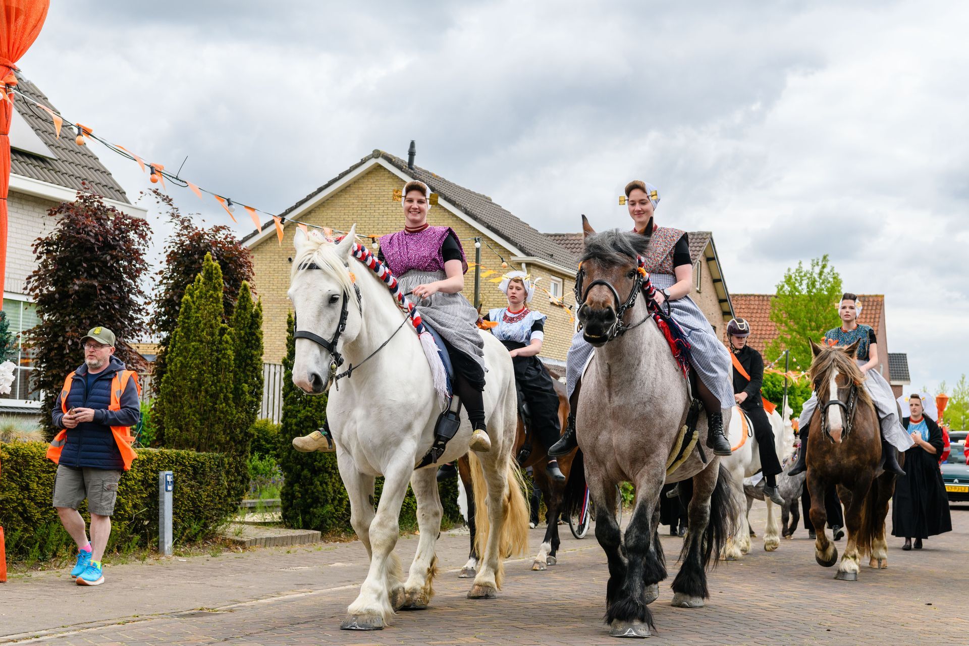 foto uit de reportage van het afscheid van burgemeester Naterop in de raadszaal van de Gemeente Kapelle