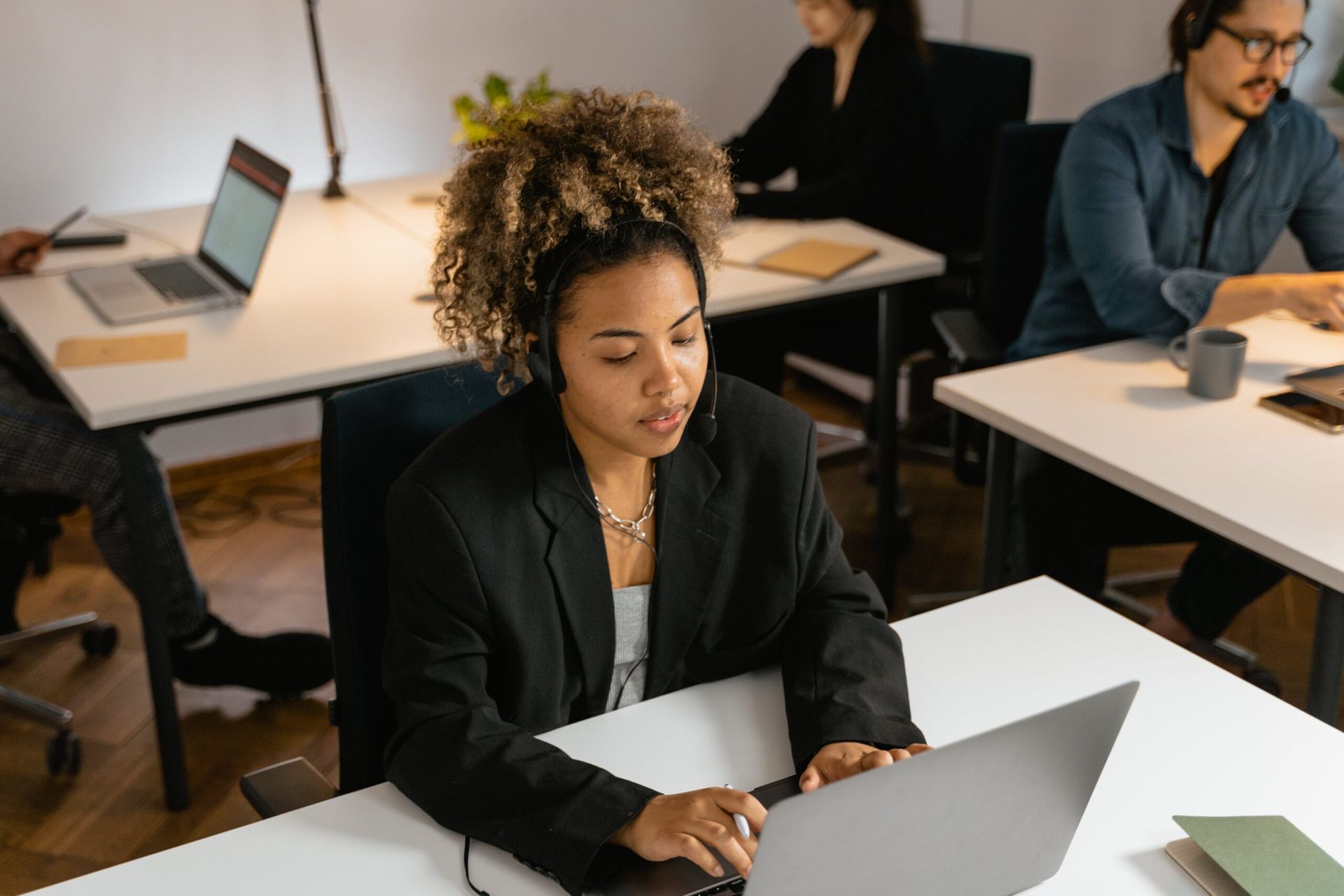 O poder do coaching no call center: estratégias para elevar o desempenho dos atendentes