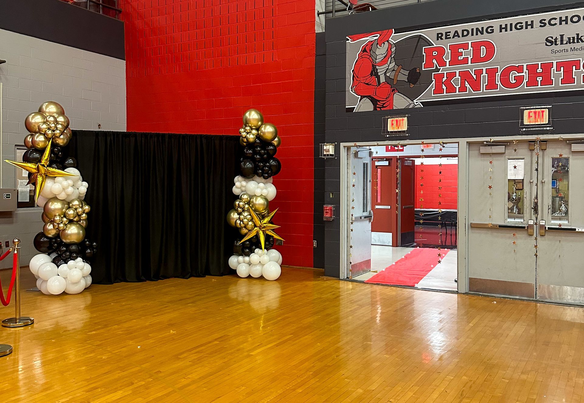 A gym with balloons and a sign that says red knight