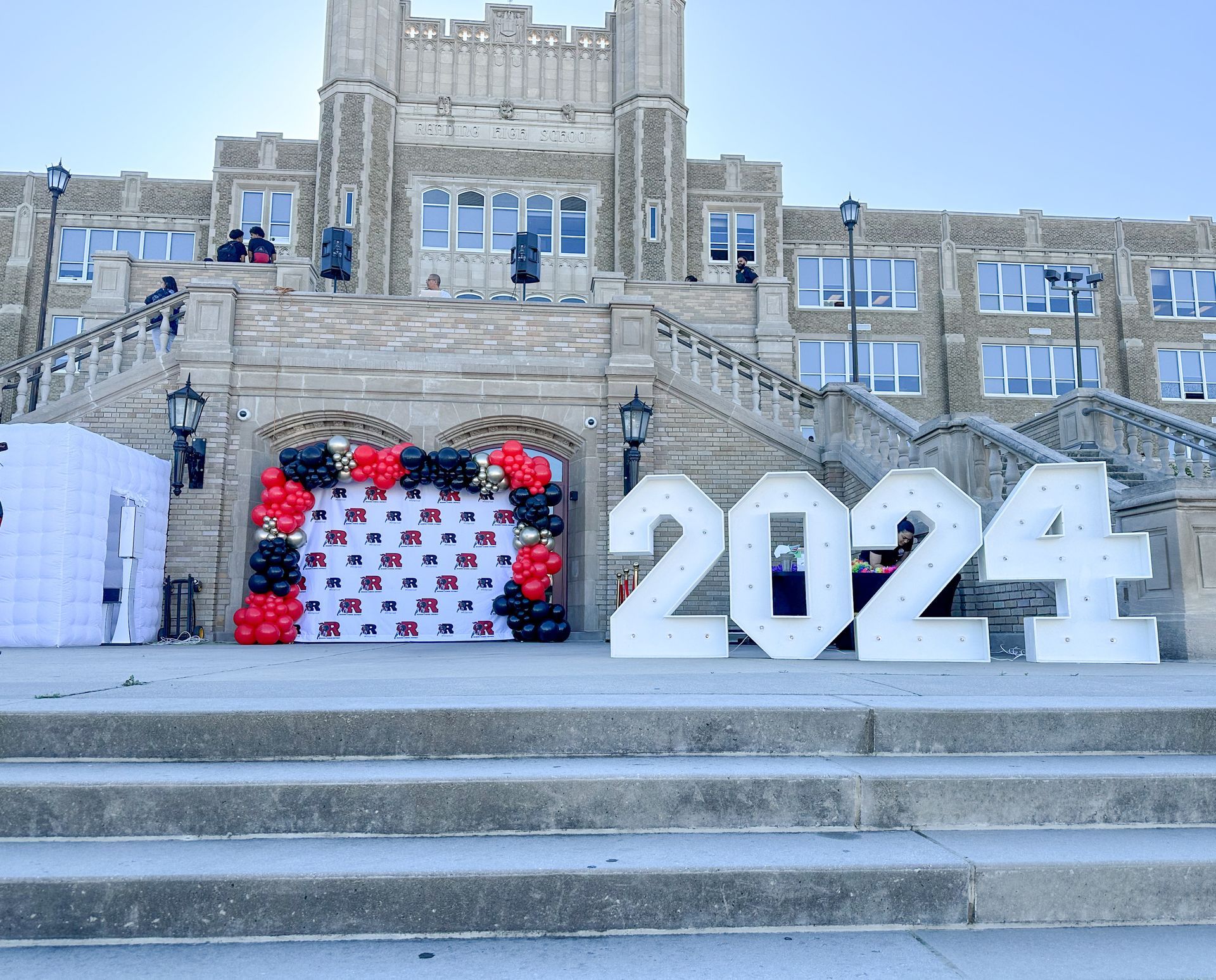 balloon arches, graduation balloon at the reading high school