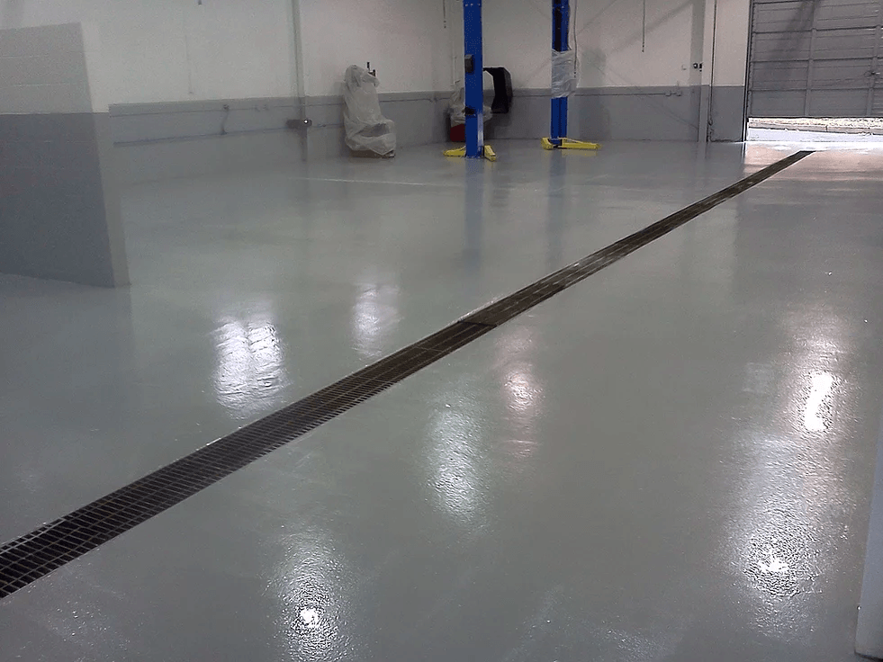 a garage with a drain in the middle of it