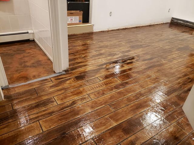 a room with a wooden floor and a door leading to a closet .