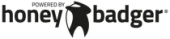 Honeybadger-logo med tekst og en stiliseret sort honninggrævlingssilhuet.