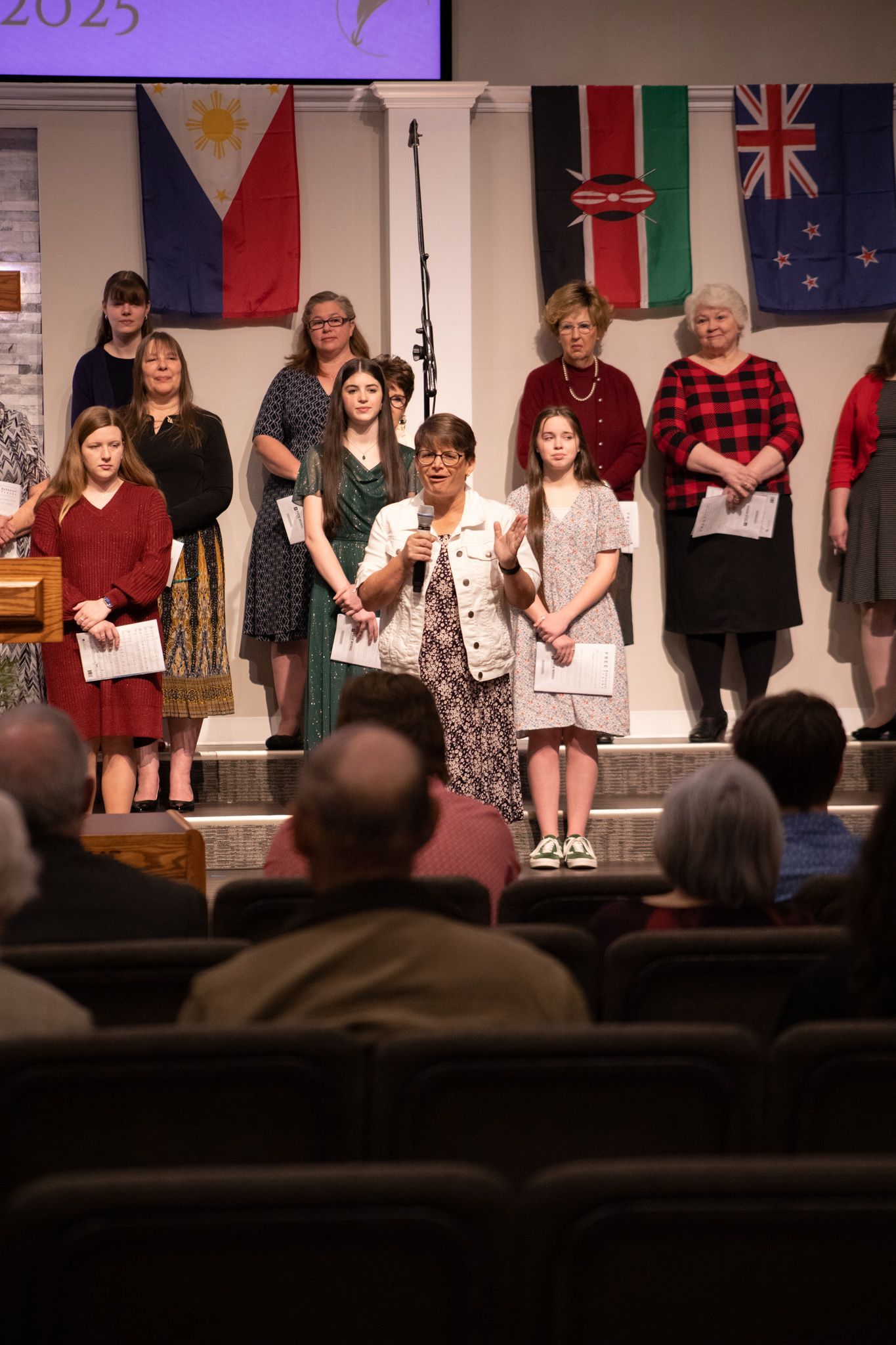 2 teen girls singing