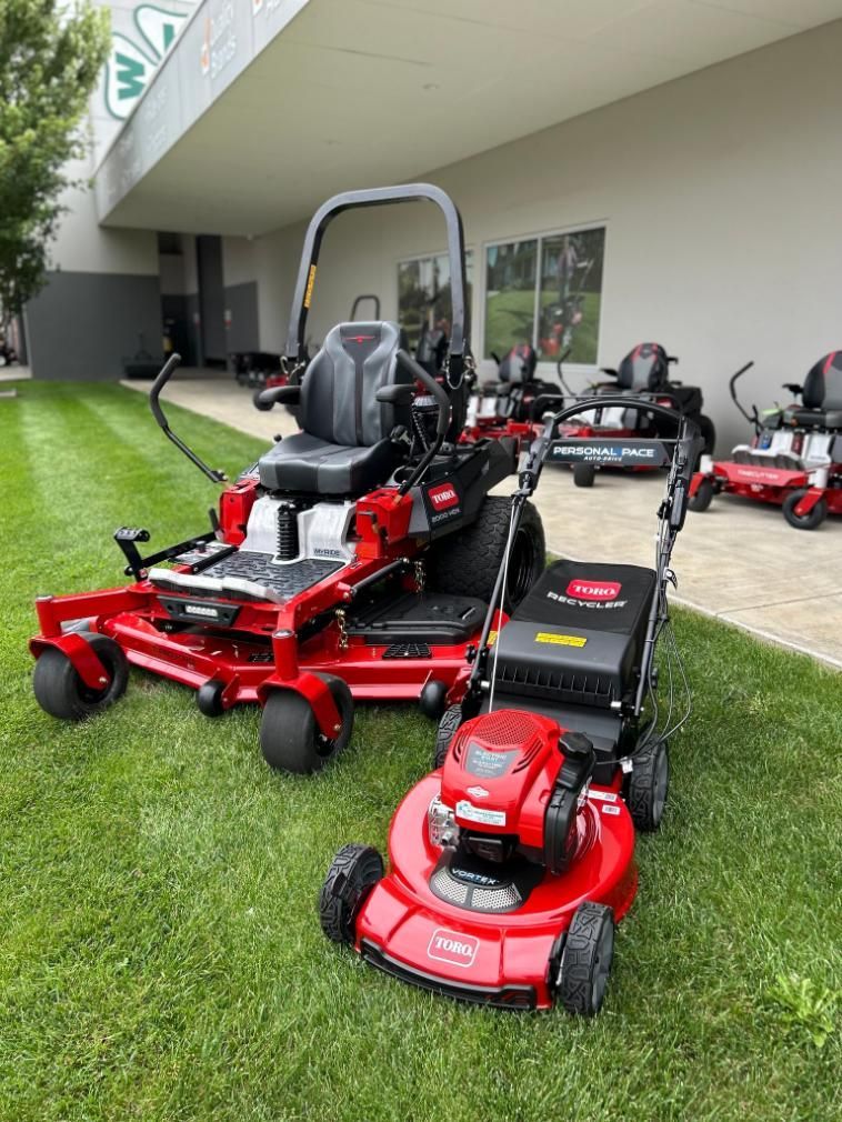 A Row of Lawn Mowers Are Parked in Front of a Building β Ireland's Machinery Pty Ltd In Braemar, NSW