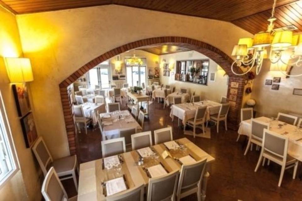 sala ristorante vista dall'alto internamente