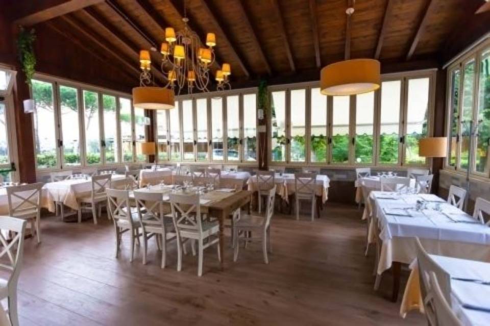 tavoli presenti nella sala del ristorante