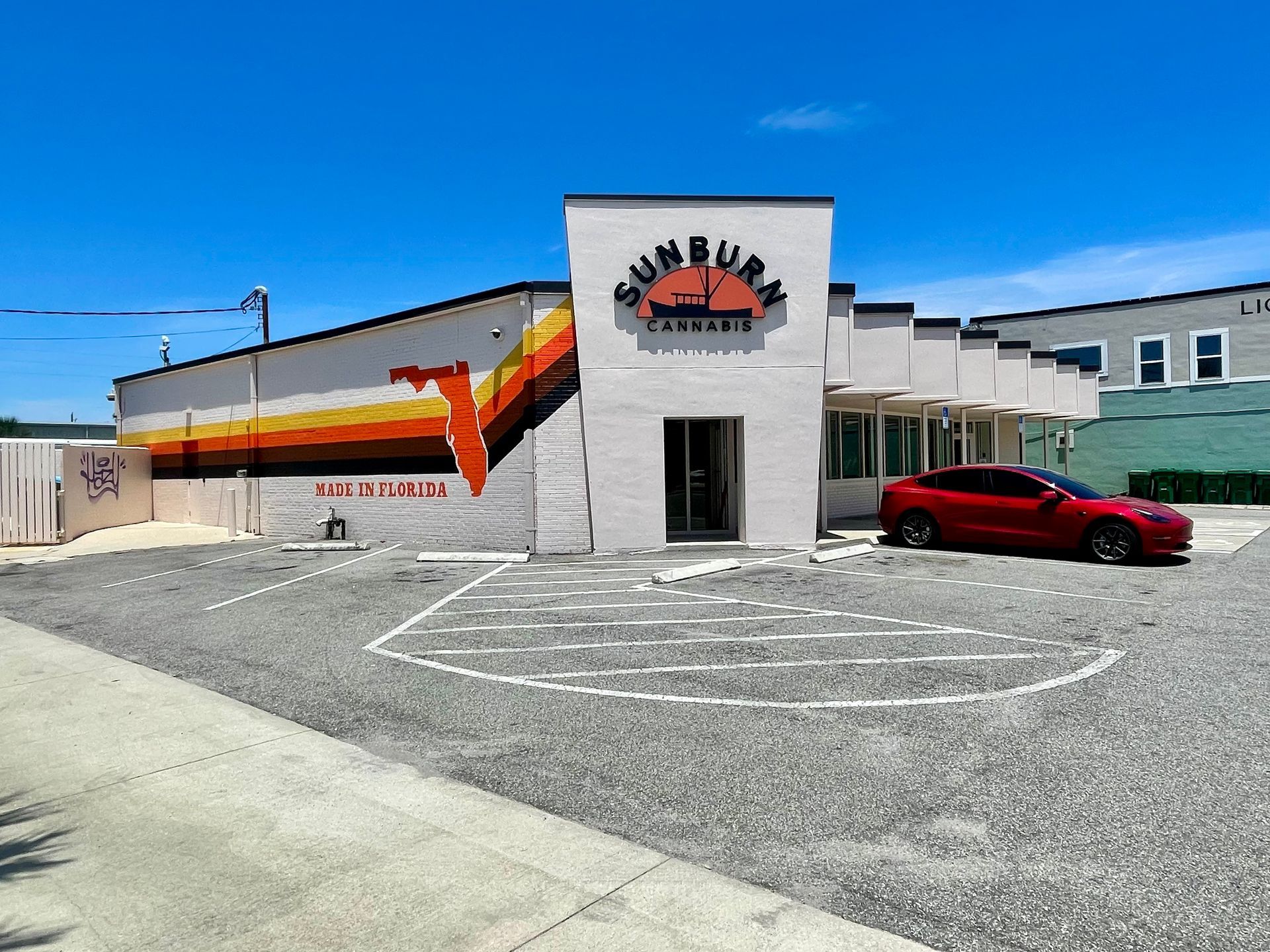 florida mural. murals in florida. abstract mural. accent wall. street art. mural art. public art. restaurant mural.