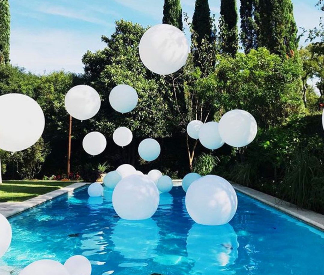Planning Outdoor Balloon Décor? Here’s What You Need to Know Before You Book