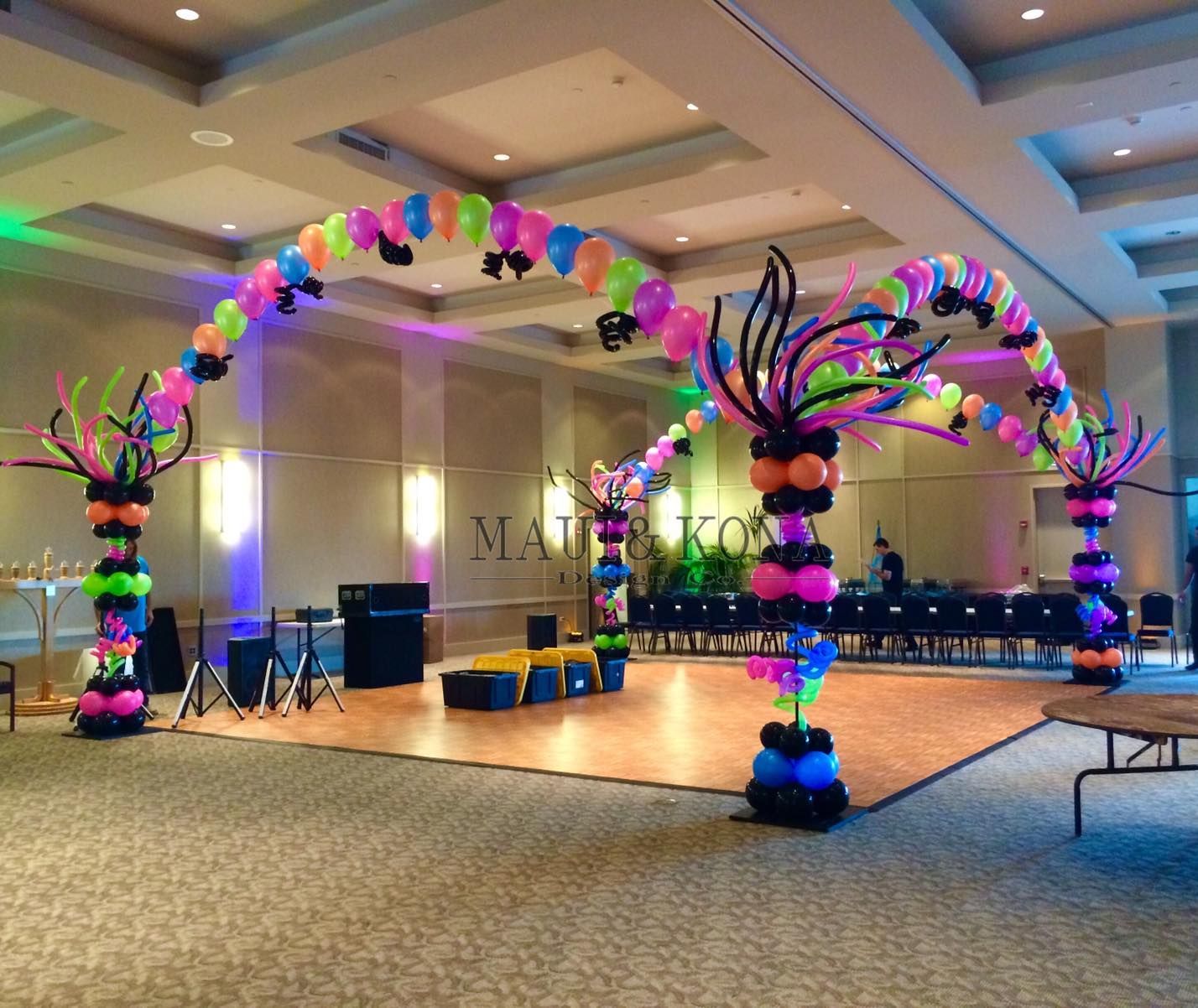 A large room is decorated with balloons and a sign that says materkor