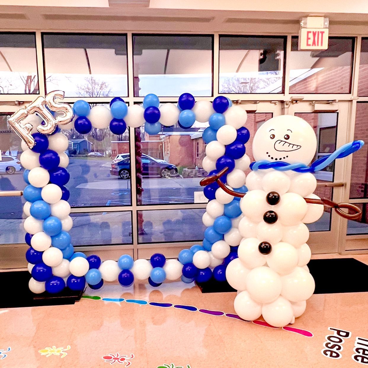 A snowman made out of blue and white balloons
