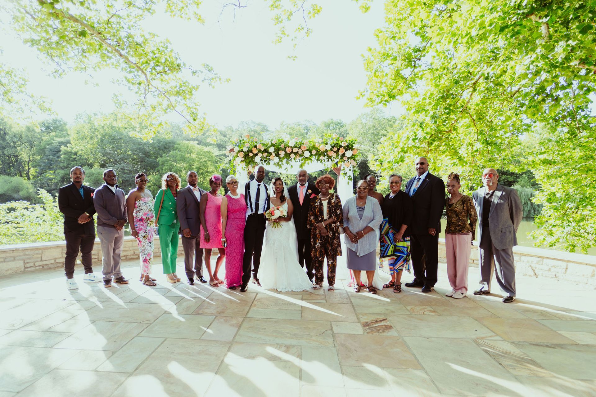 A large group of people are posing for a picture at a wedding.