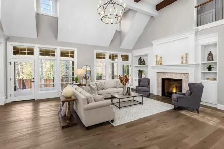 Spacious and luxurious living room 