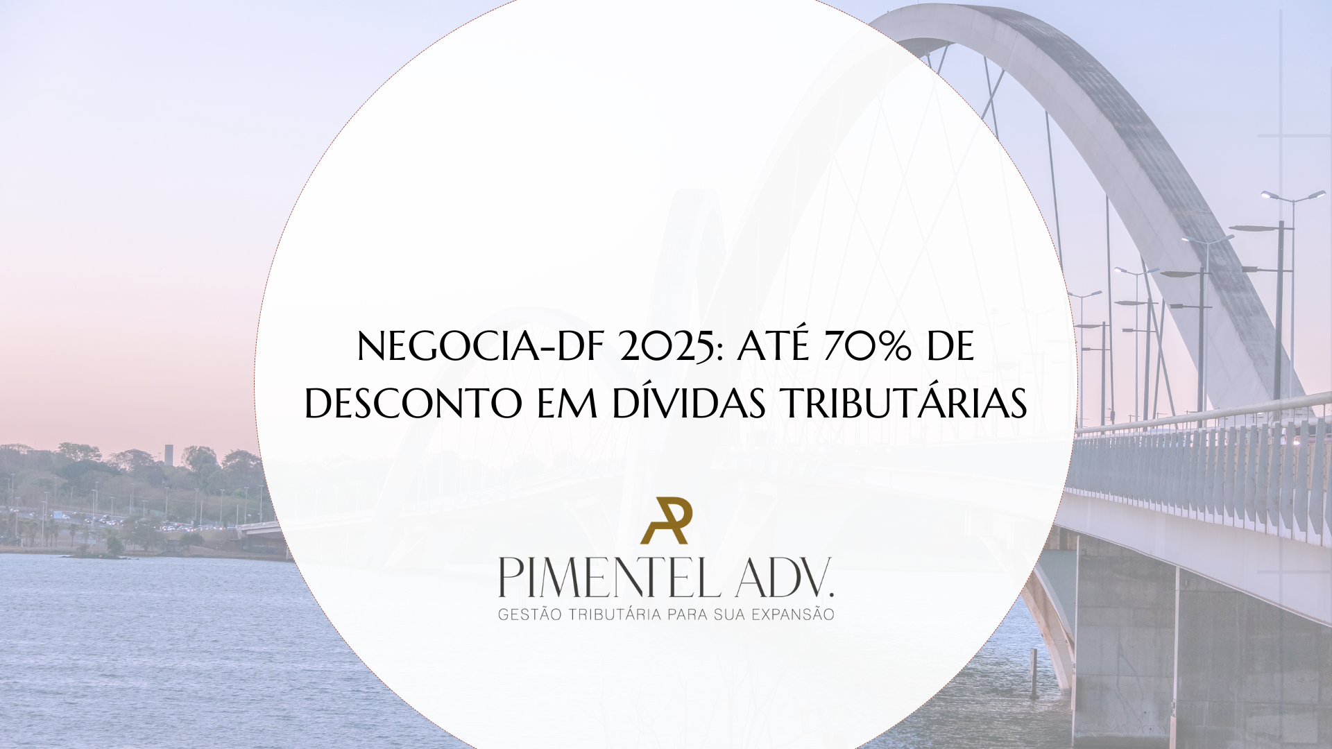 Empresário analisando o programa Negocia-DF 2025 para quitar dívidas tributárias com desconto