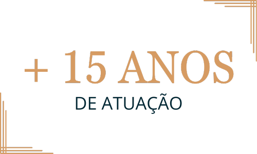15 anos de atuação em um fundo branco.