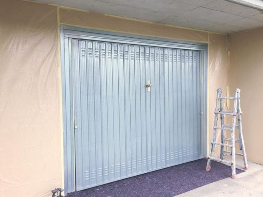 Tinteggiatura porta del garage