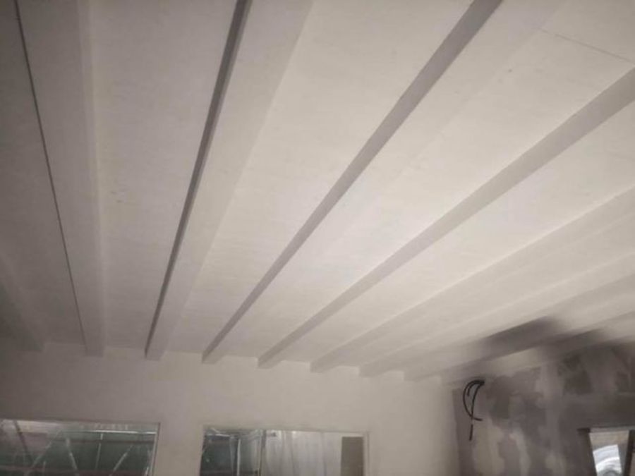 Verniciatura di un controsoffitto
