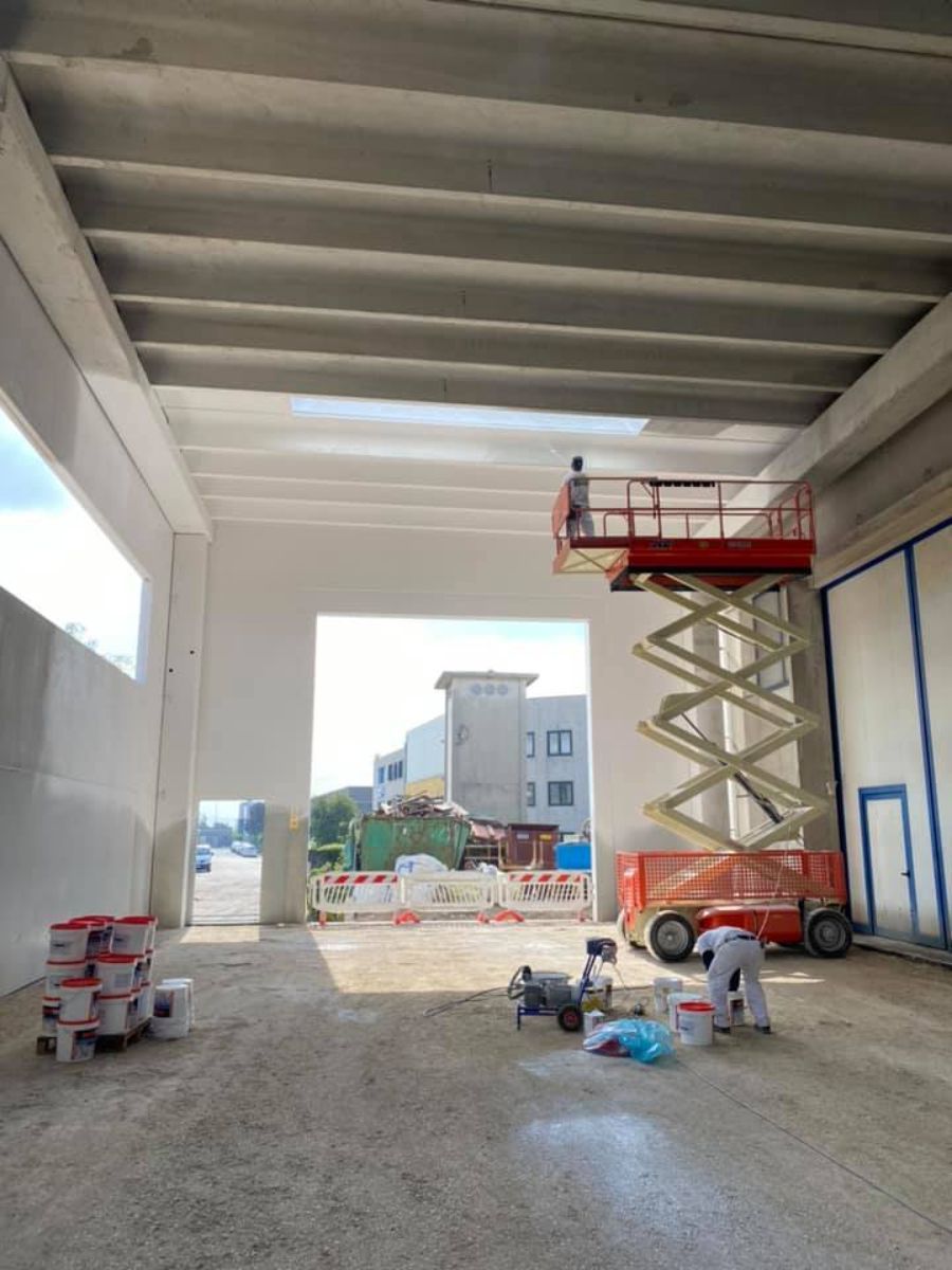 Tinteggiatura con piattaforma