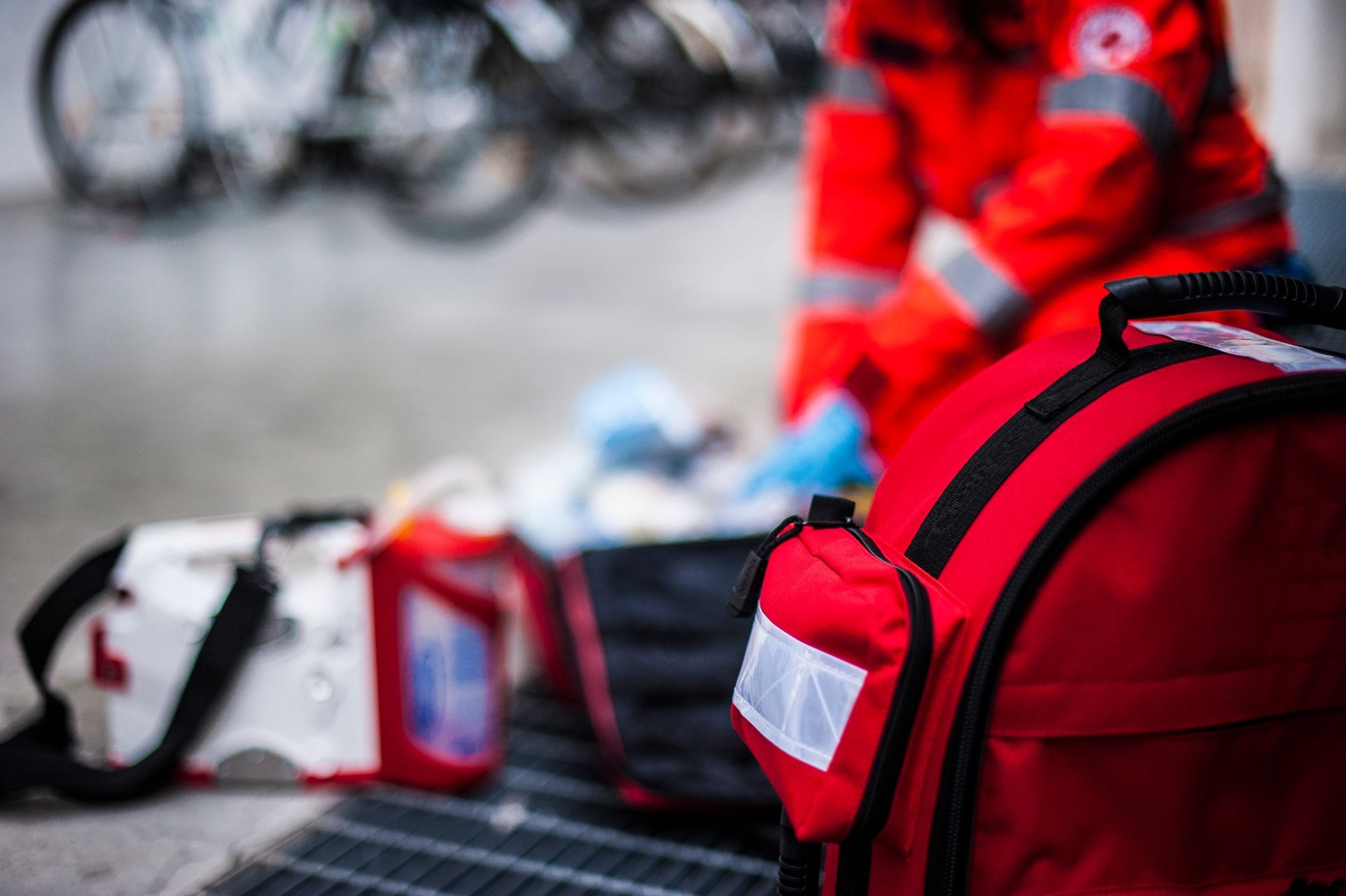 Trousse d’urgence et équipement de secours prêts pour une intervention rapide en cas de sinistre
