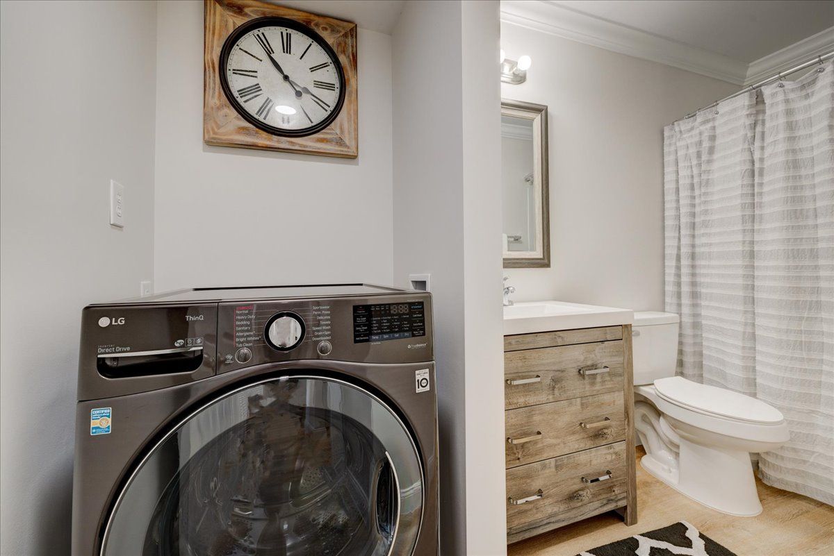 1 BED 1 BATH PLATINUM with W/D