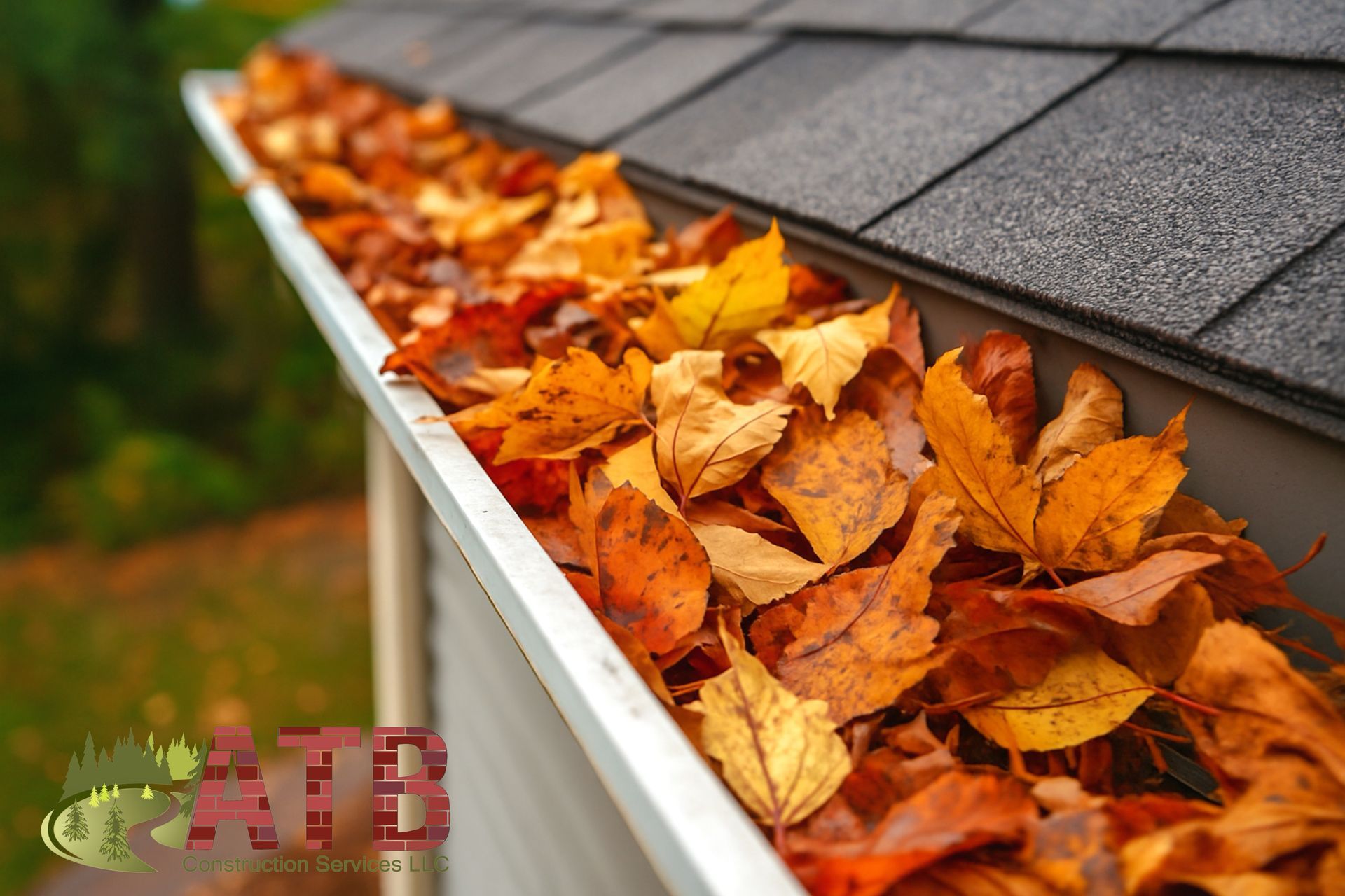A close up of a gutter on top of a roof. GUTTER CLEANING. UNDERGROUND DOWNSPOUT.