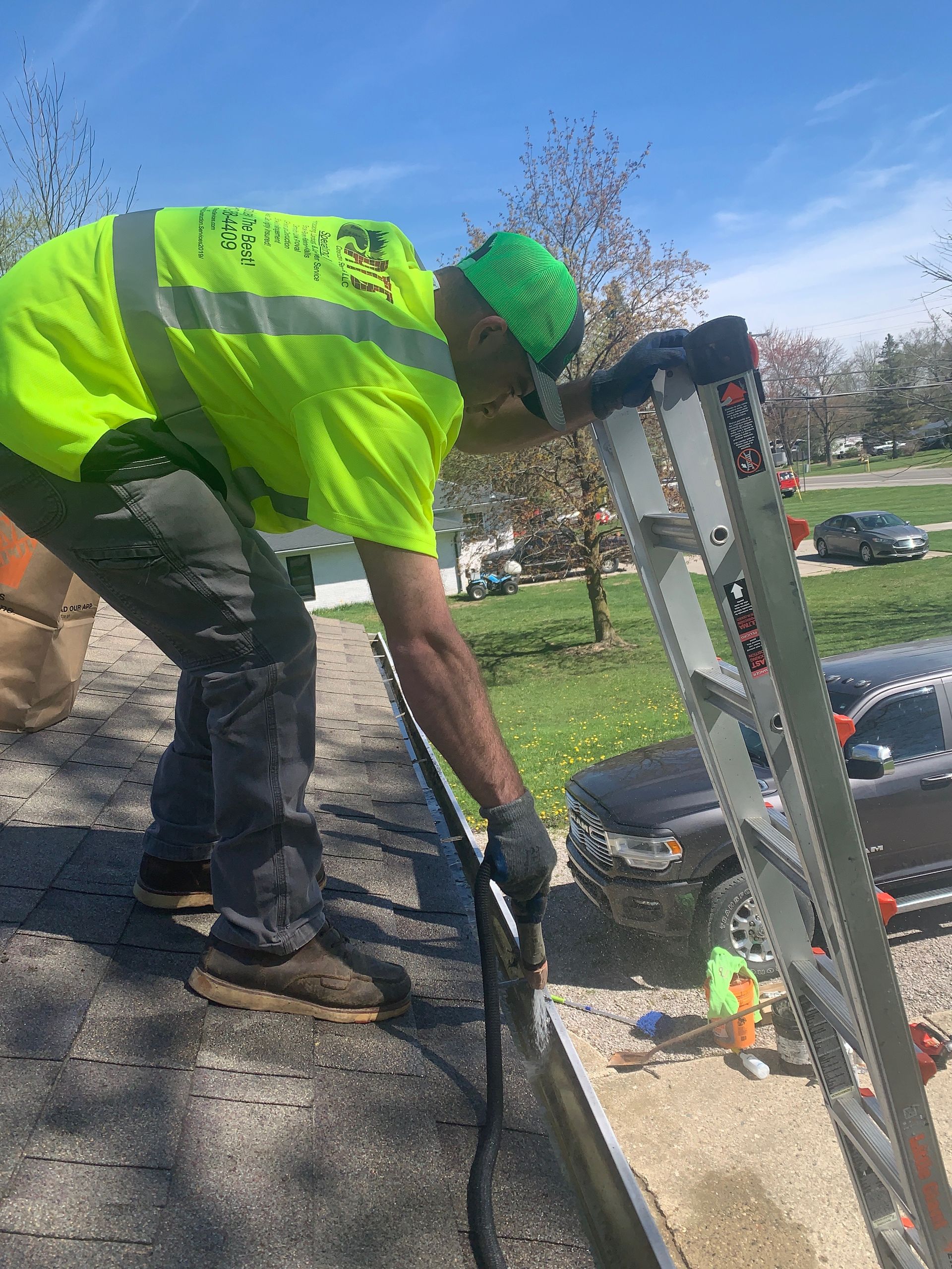 gutter cleaning professional