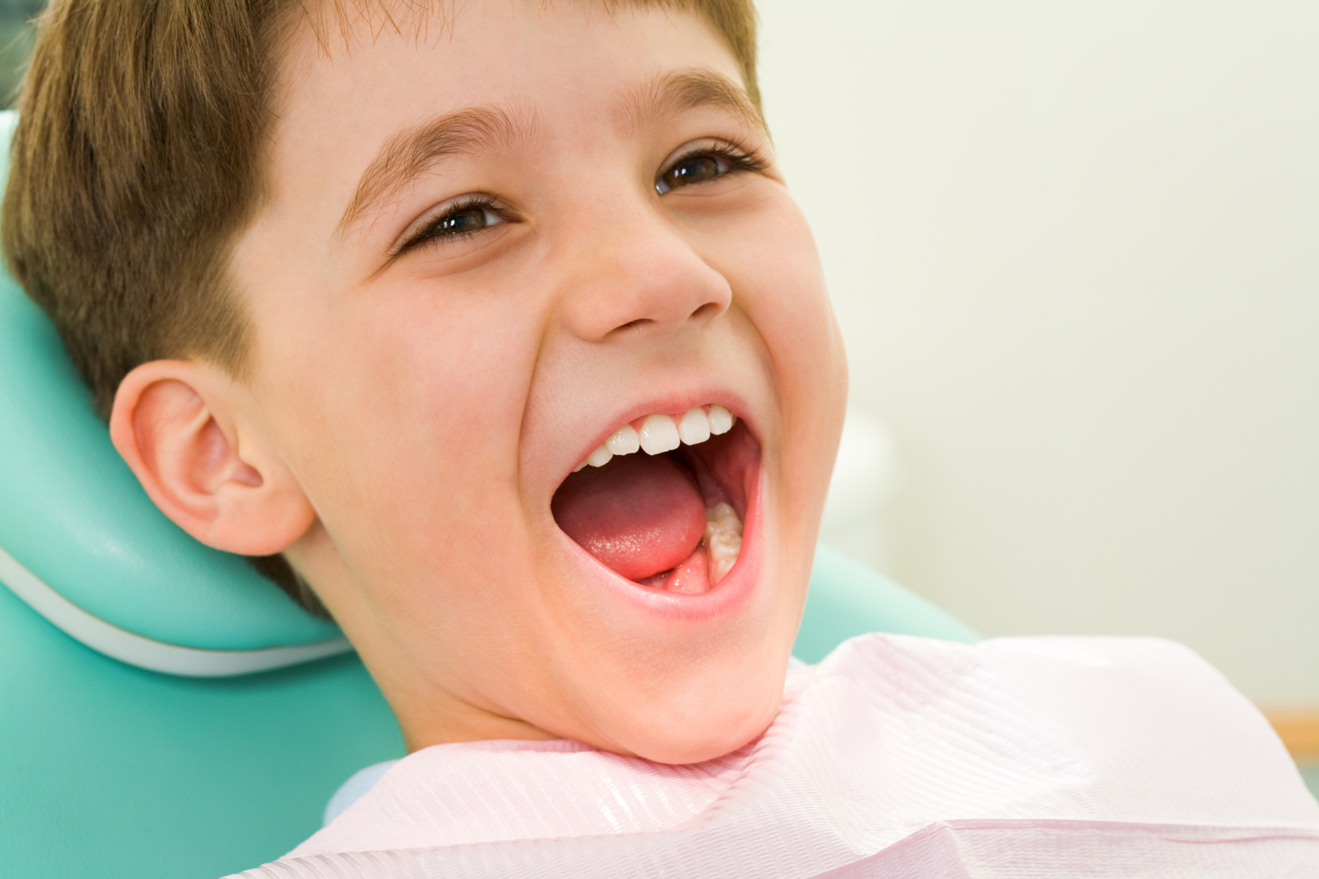 child with mouth open, smiling at dentist | pediatric dental sealants in E. Norriton PA