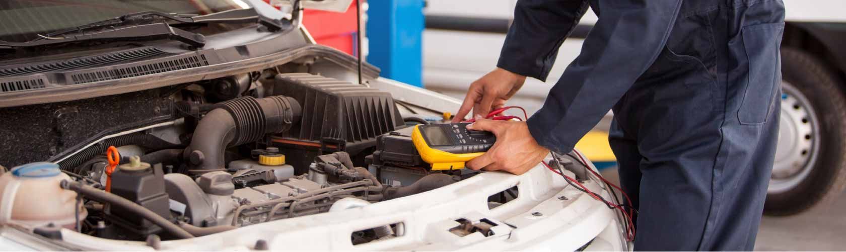 moteur de voiture inspecté