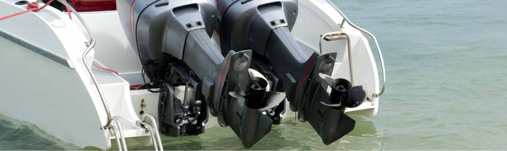 moteur de bateau double