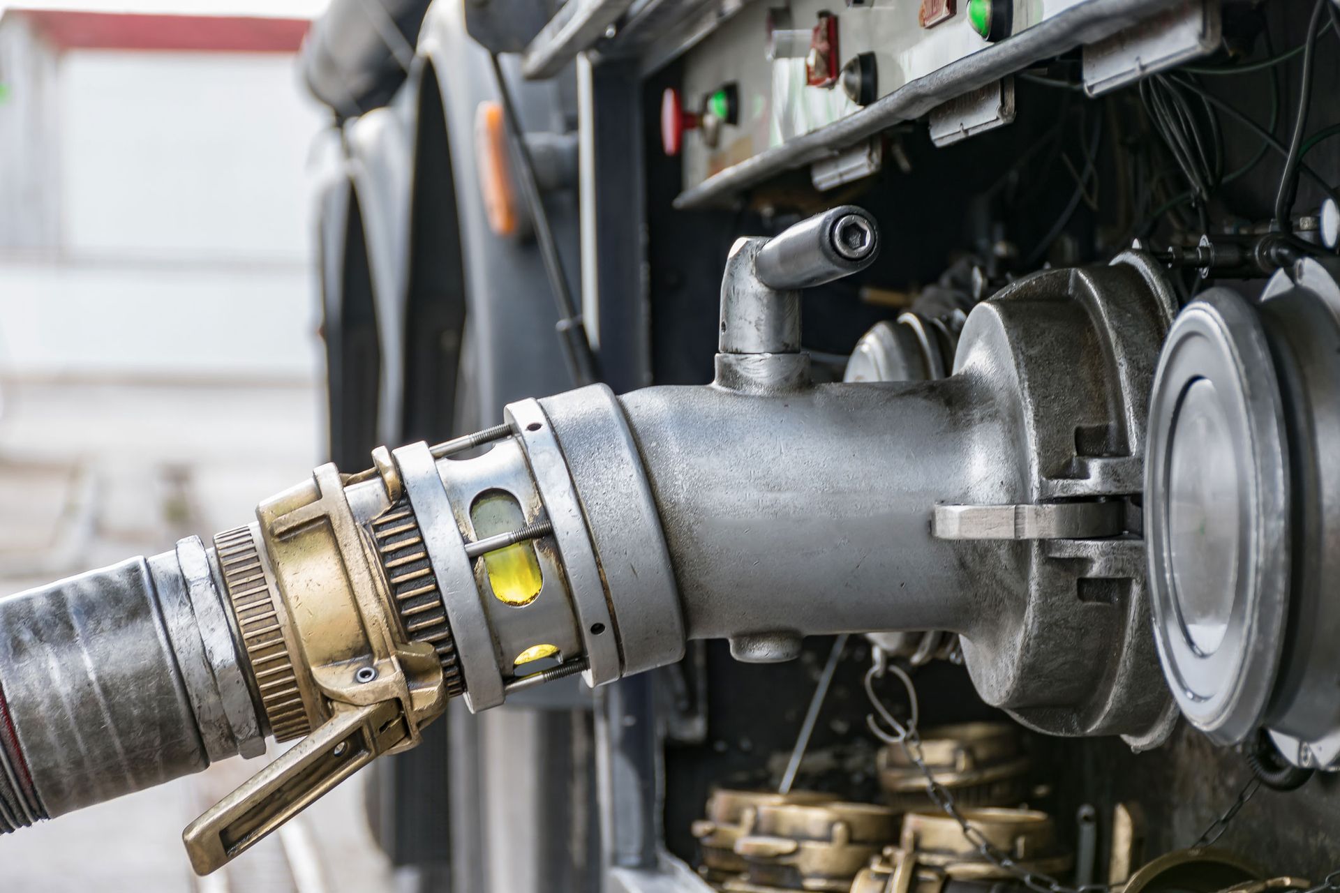 A close up of a hose attached to a machine.
