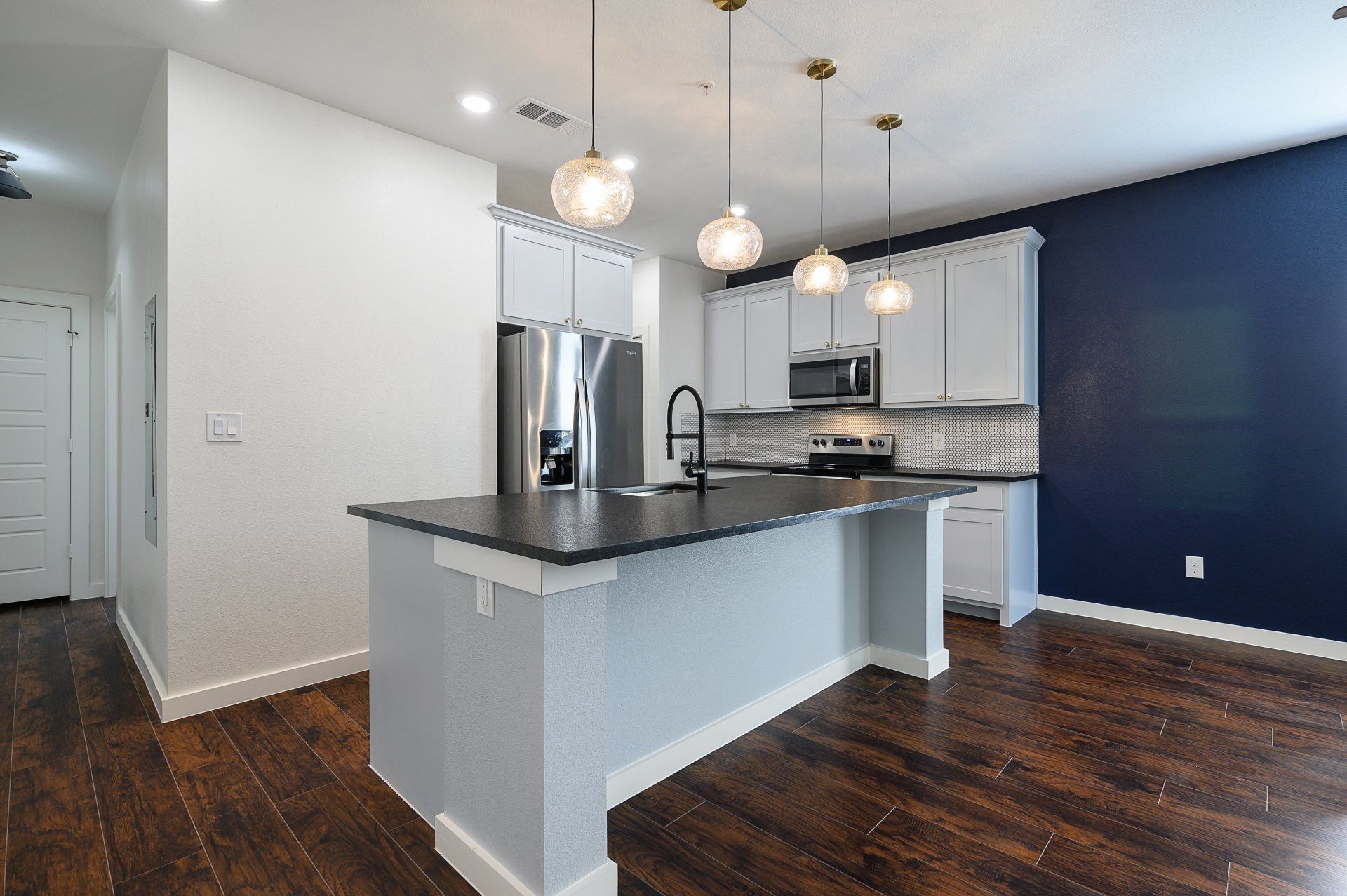 800 SOUTH WELCH GALLERY