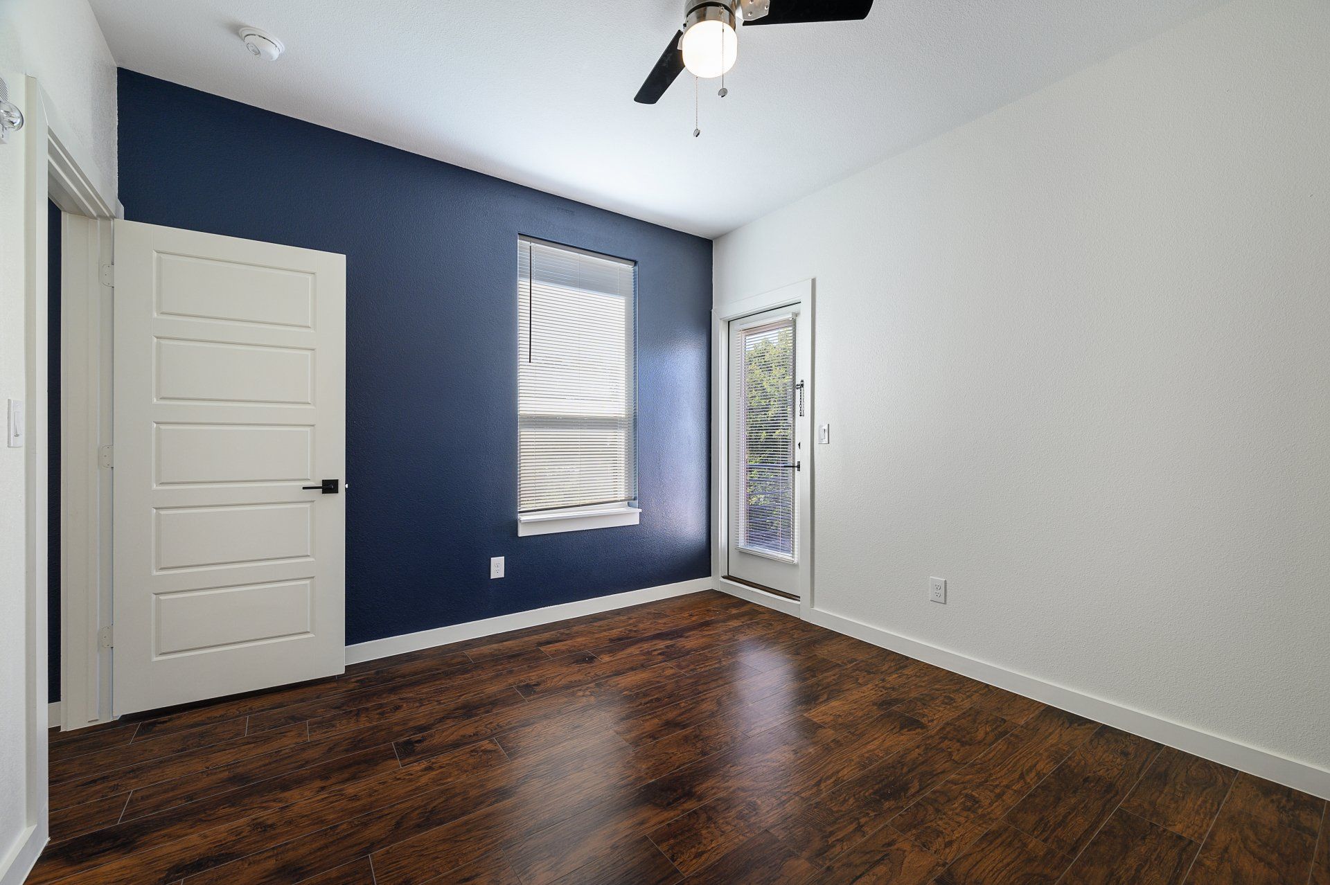 800 SOUTH WELCH GALLERY