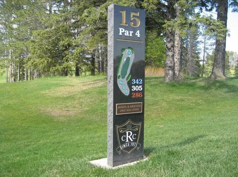 A sign for the 15th par 4 of a golf course