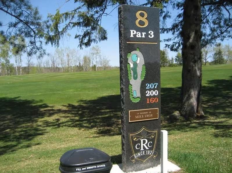 A golf course with a sign that says par 3