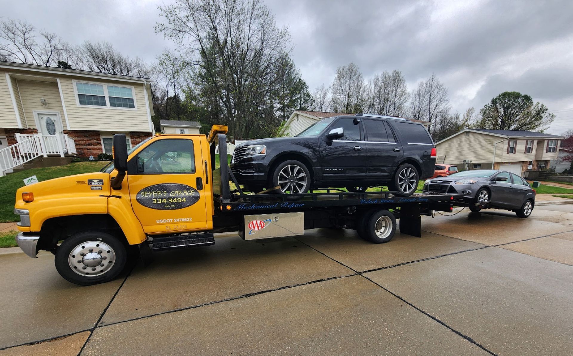 tow truck towing a suv | Seyer's Garage