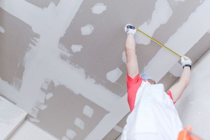 installing drywall on ceiling