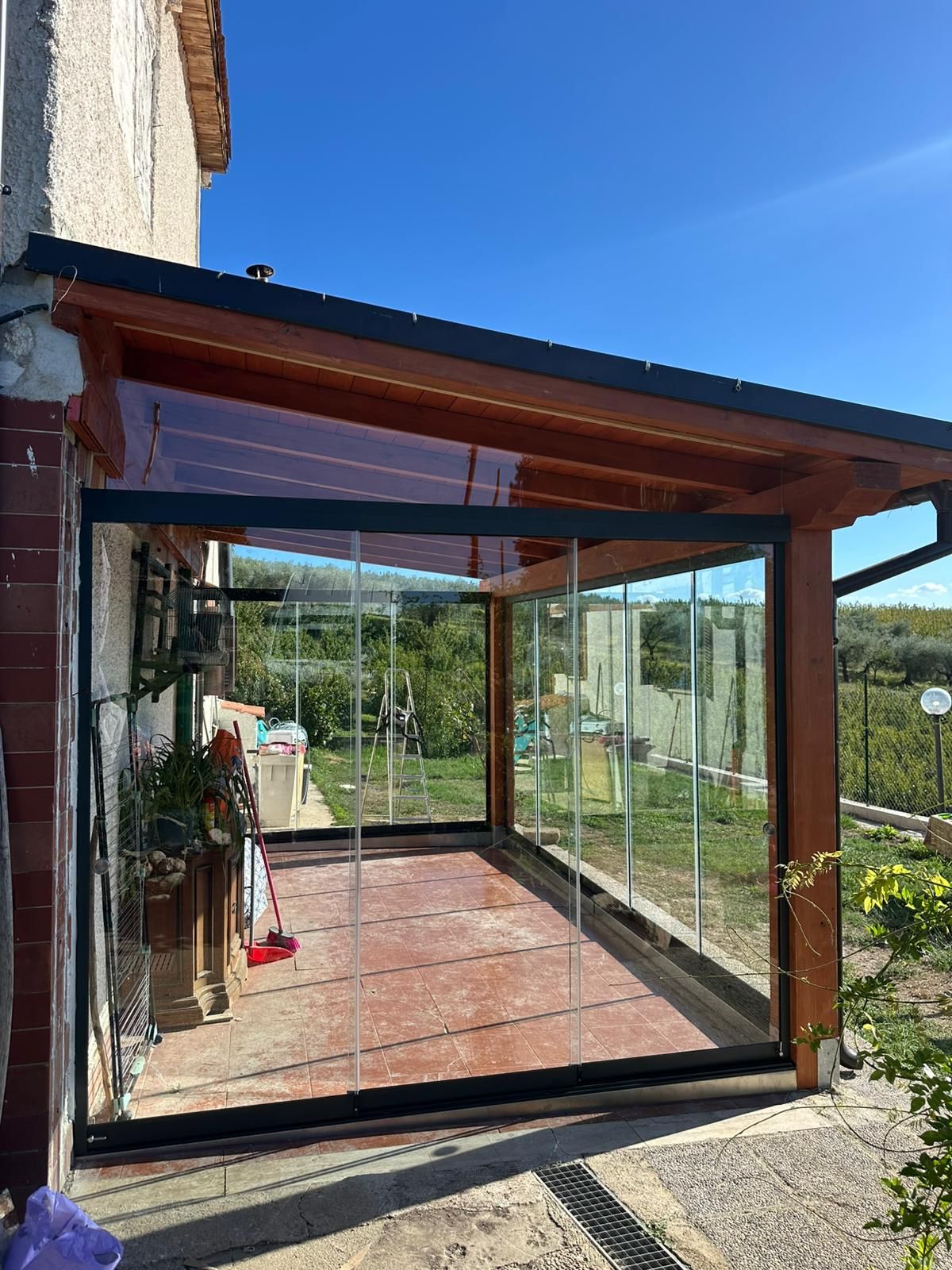 Vetrate panoramiche Panoramik scorrevoli installate su veranda a Palombara