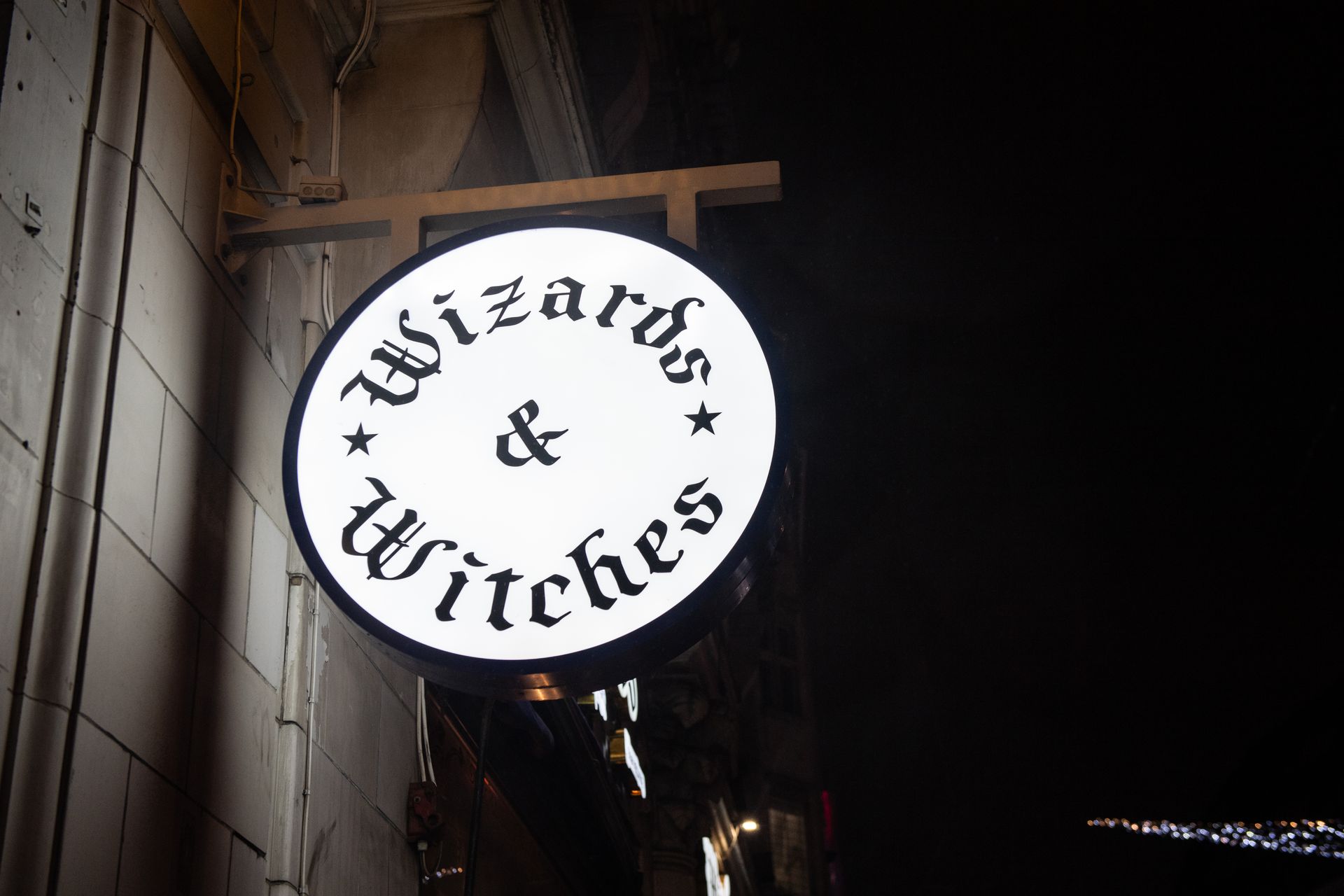 Pub sign associated with the Leaky Cauldron scenes from Harry Potter in London
