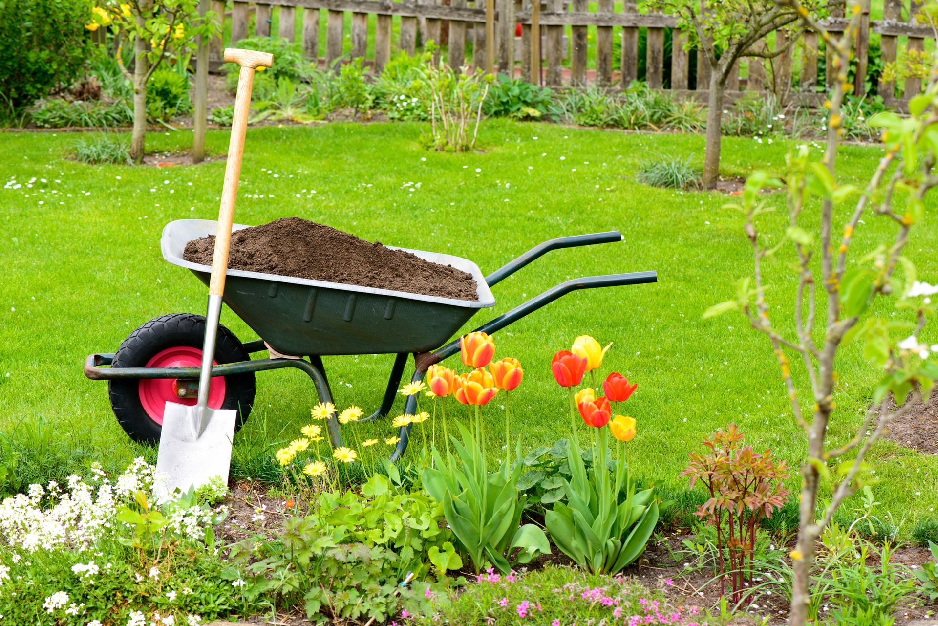 Mulching — Bensalem, PA — Munz's Lawn Service & Landscaping