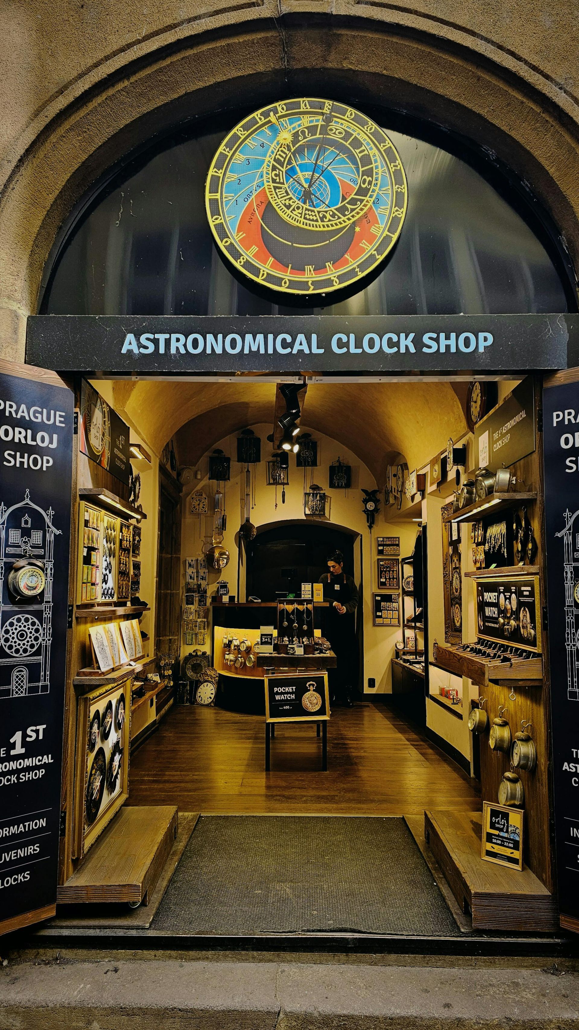 A store front with a sign that says astronomical clock shop