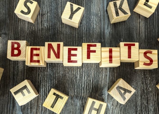 Beneficios escrito en letras de juego como imagen de arranque del artículo de beneficios de la cirugía bariátrica