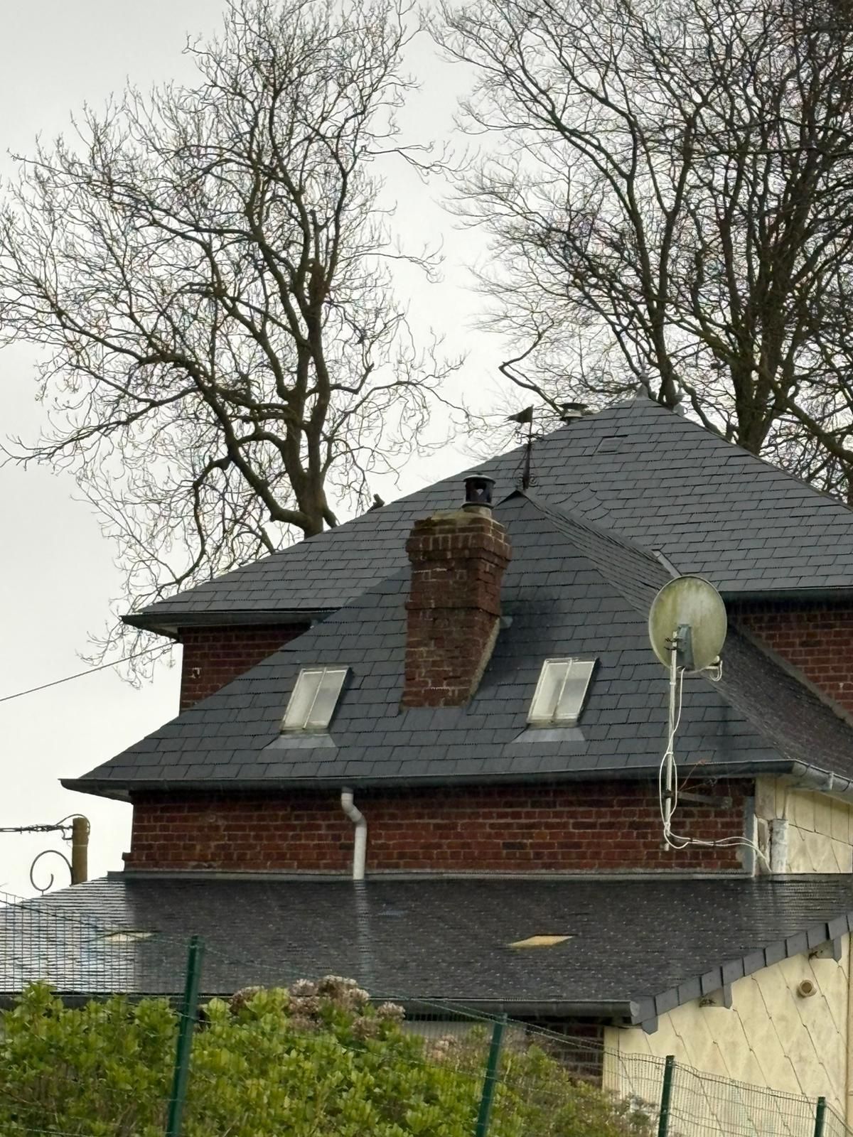 Toiture propre après démoussage par drone Geagi dans le Pays de Caux