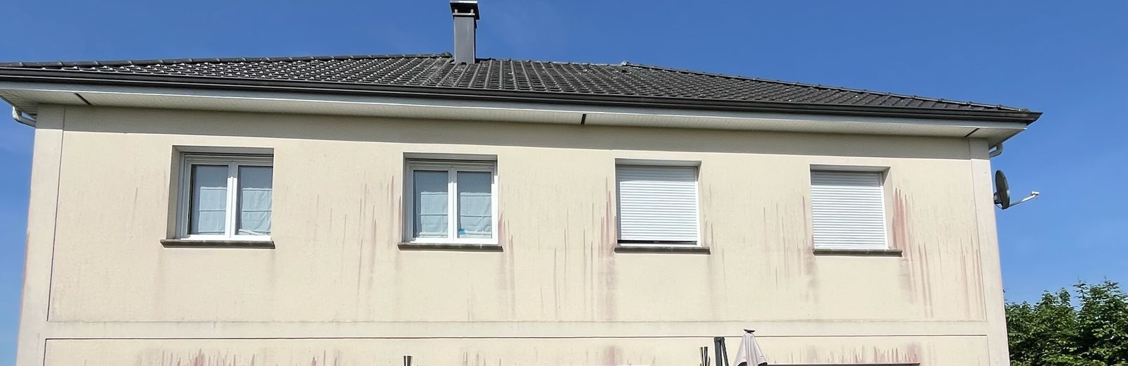 Façade de maison avant nettoyage par drone Geagi