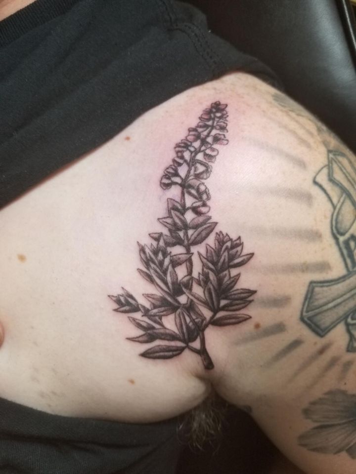 pointed leaves tattoo design