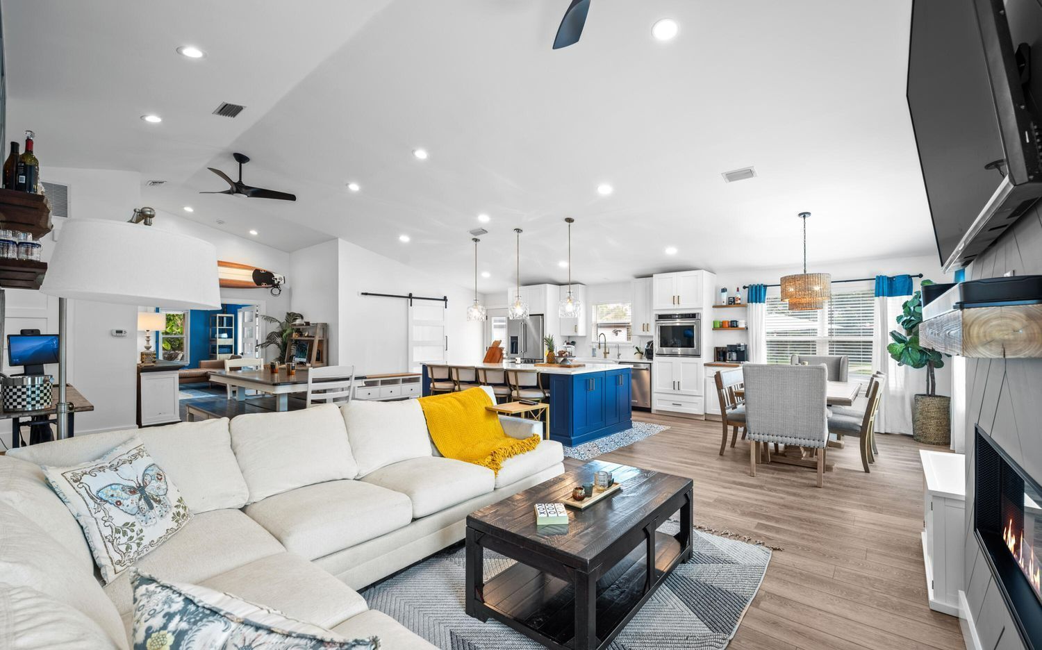 A living room filled with furniture and a ceiling fan.